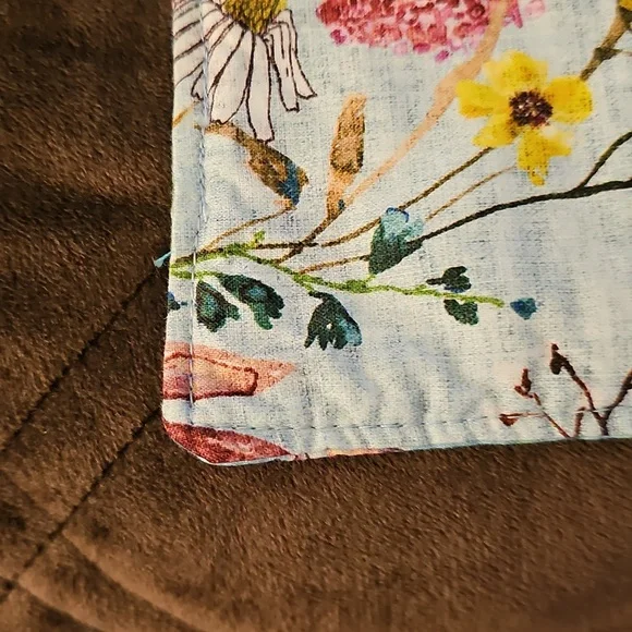 Table Runner - Picture 5 of 9